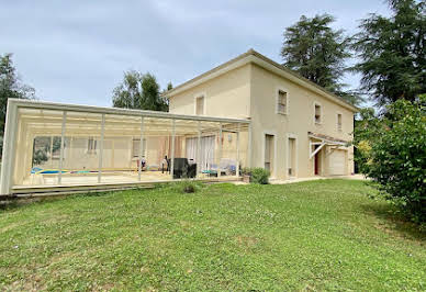 Maison avec piscine et terrasse 19