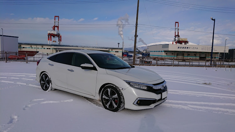 シビックセダンの山形・CIVIC・希少車・雪遊び・BLITZ BIG CALIPER KIT Ⅱに関するカスタム事例の投稿画像1枚目