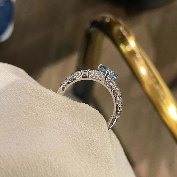 Title 5, Anillo de Aquamarina con Forma de Corazón Sagra...