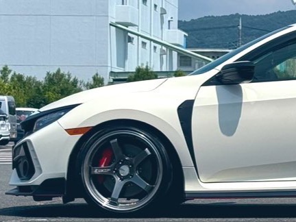 シビックタイプRのアイバッハ ダウンサス・エスペリア スーパーダウンサスラバー・YOKOHAMA ADVAN GT BEYOND・シーカー トライデントマフラー・カーピットアイドルに関するカスタム事例の投稿画像3枚目