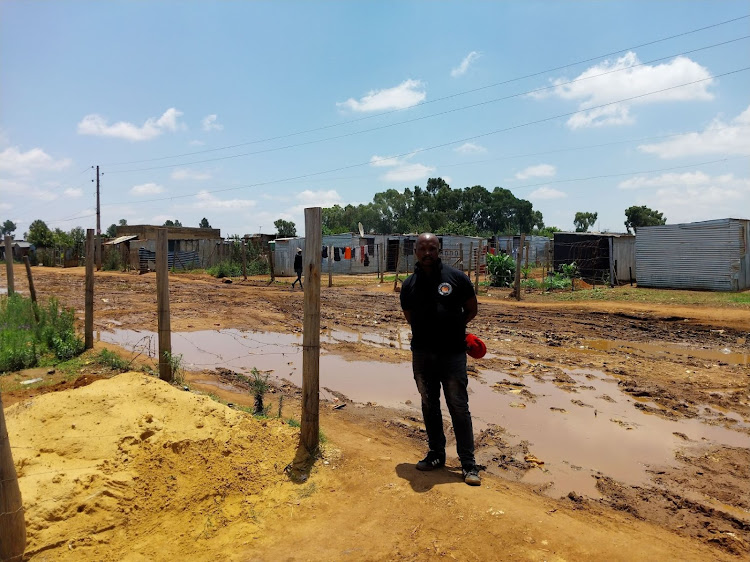 One of the Sanco leaders in Phumla Mqashi informal settlement, Mthandeni Mollo, believes the government is failing residents.