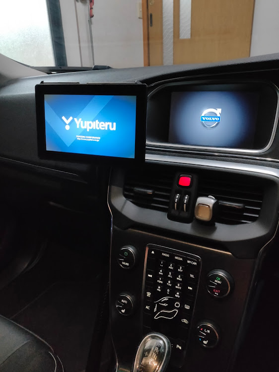 V40のDIY・ナビ・ボルボ・溶接に関するカスタム事例の投稿画像1枚目