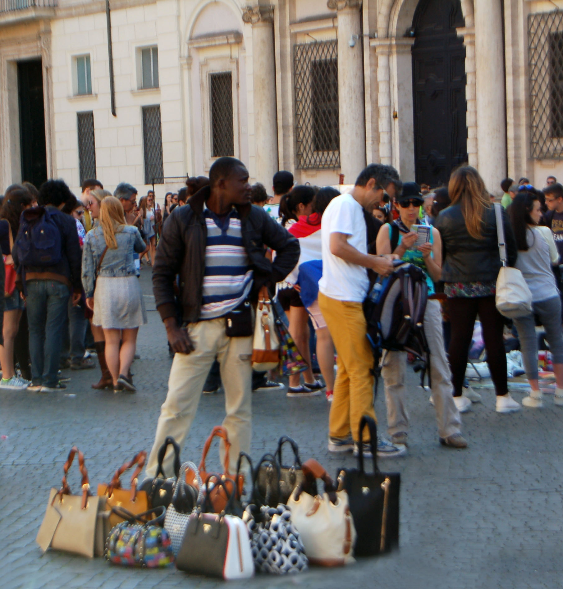 Roma - venditore ambulante di albertocastagnaphoto