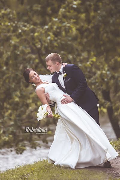 Fotógrafo de casamento Robertinas Valyulis (fotororo). Foto de 6 de julho 2017