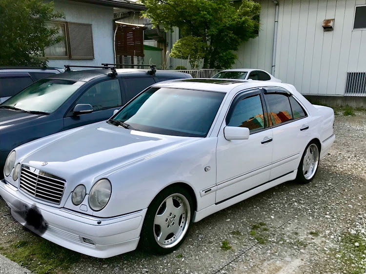 Eクラス セダンのエムズガレージ・洗車に関するカスタム事例の投稿画像1枚目