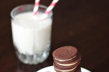 Healthy Homemade Oreos