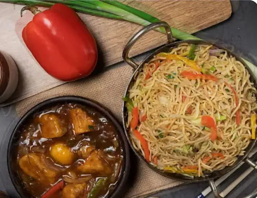 Chilli Paneer Gravy [500 Ml] +With Veg Hakka Noodles [500 Ml]