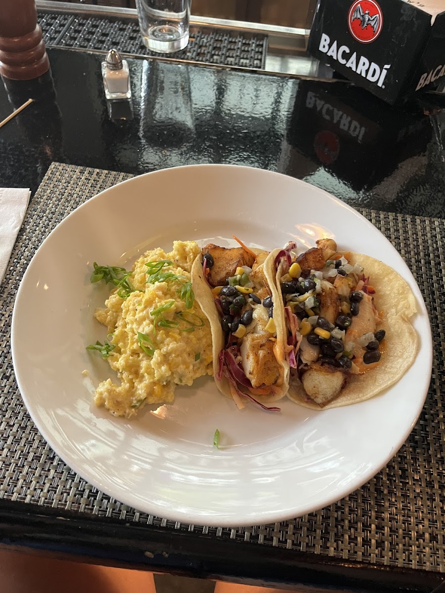 Fish tacos & jalapeño grits. AMAZING MEAL ❤️