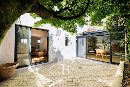 House purchase in Biarritz (64200) - Neighborhood Mairie-Marne - Paved courtyard with garden and interior rooms