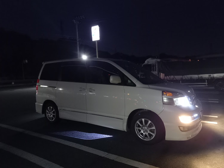 ヴォクシーのドライブデート・天使の翼LED・ゲーセンにお金を寄付に関するカスタム事例の投稿画像5枚目