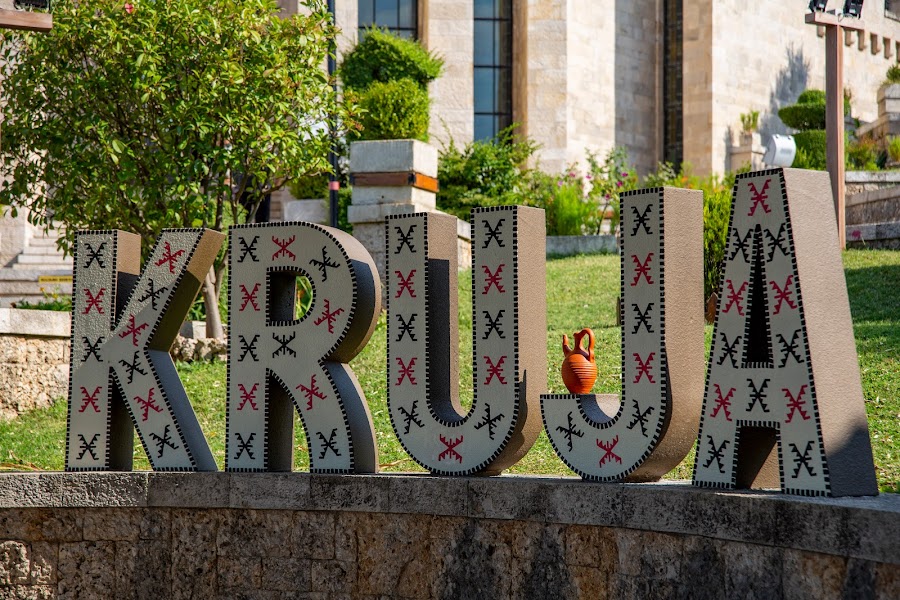 napis Kruja na zamku