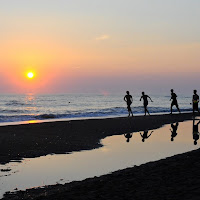 Ragazzi al tramonto di 