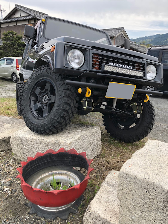 ジムニーのジムニー乗りと繋がりたい・ジムニー乗りと仲良くなりたい・ジムニーJA11に関するカスタム事例の投稿画像1枚目