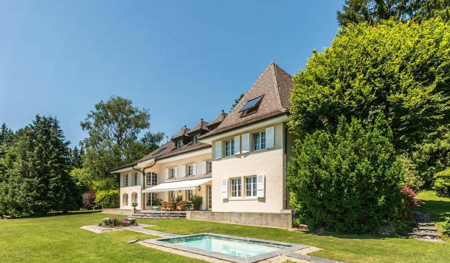 House with garden and terrace Grandvaux