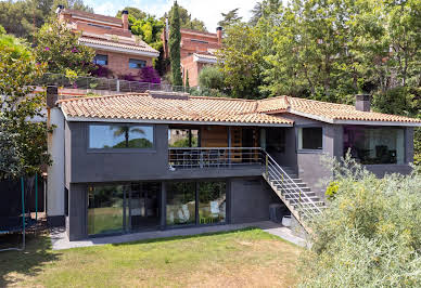 House with garden and terrace 9