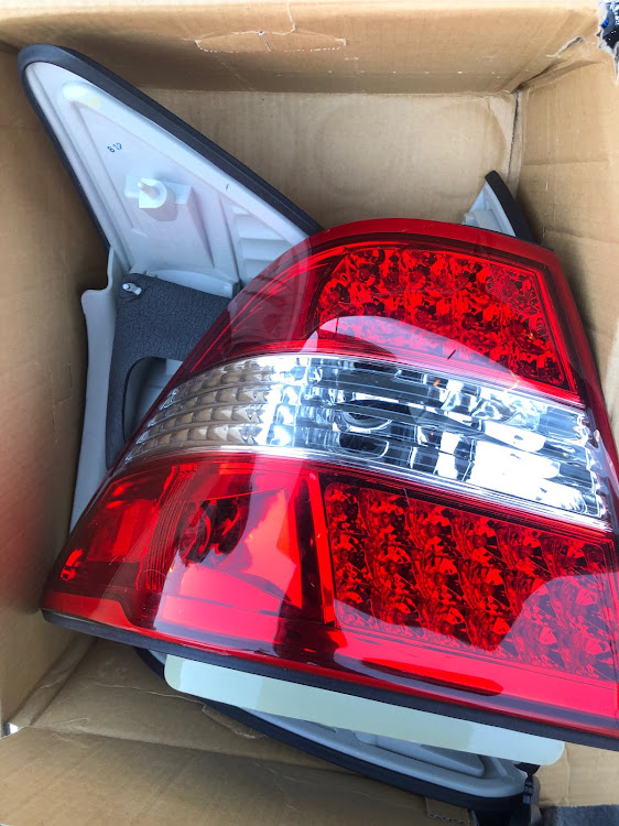 セルシオのセルシオ・LEDテールランプ・テールランプ塗装・30セルシオに関するカスタム事例の投稿画像1枚目