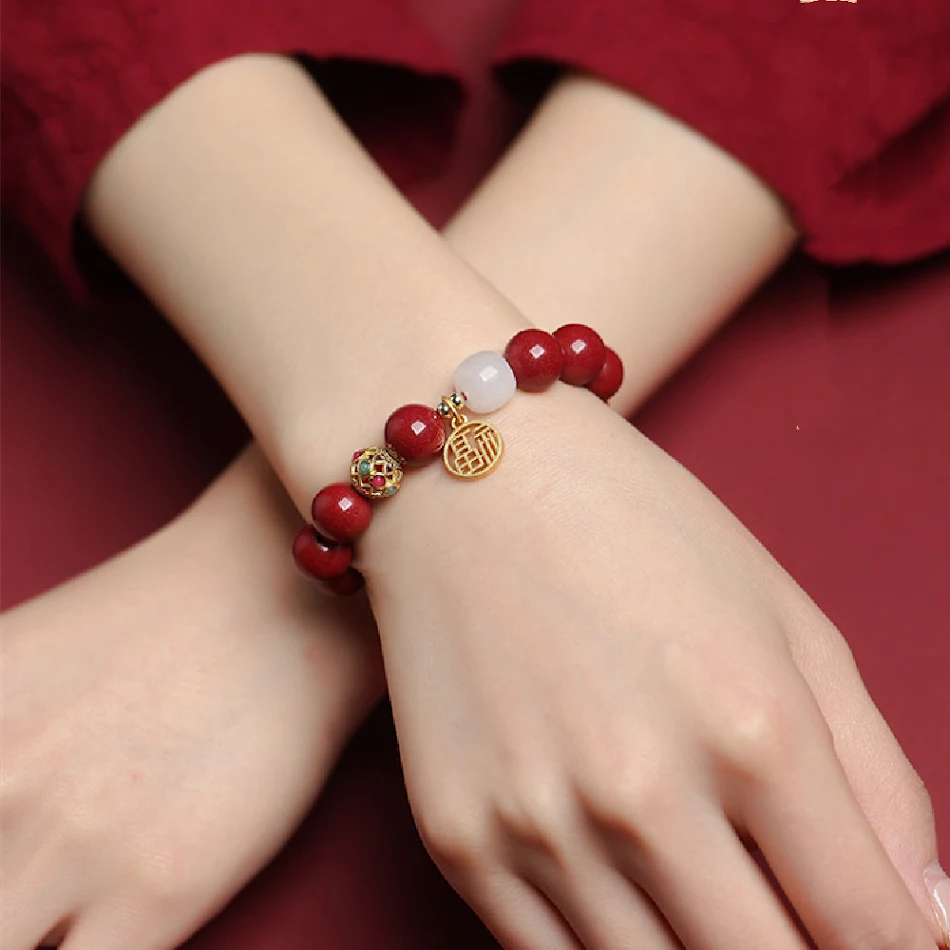Bracelet en cinabre de minerai brut naturel pour femmes. Bénéficiez de l'énergie vibrante de cette pièce unique et naturelle. Bien-être assuré.