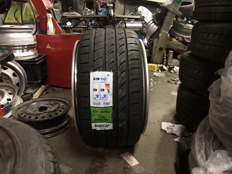 シーマのDIY・車高調整・ホイール交換・エムズガレージに関するカスタム事例の投稿画像4枚目