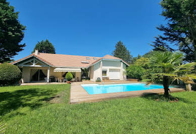 House with pool and terrace 2