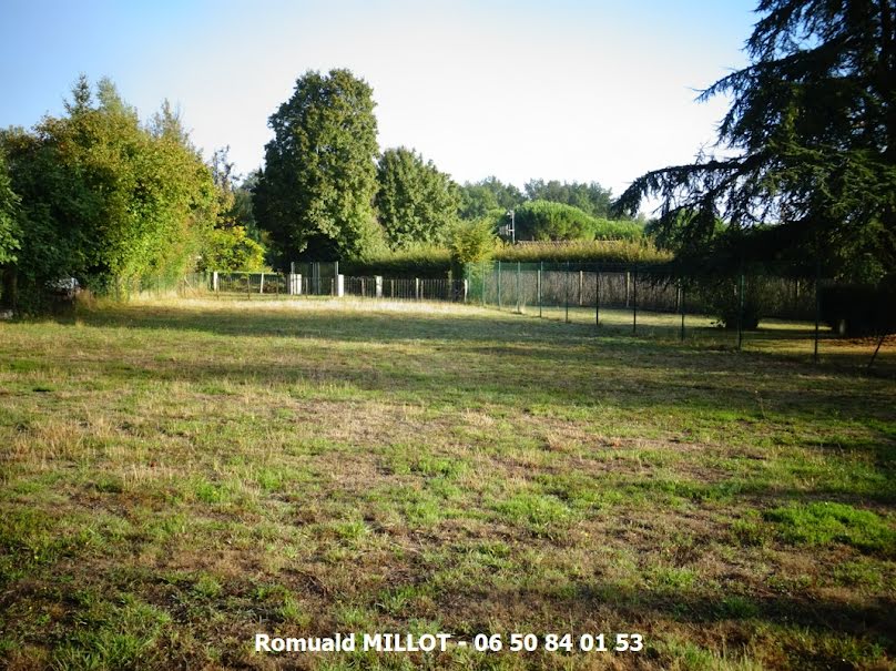 Vente terrain  700 m² à Soyaux (16800), 80 000 €