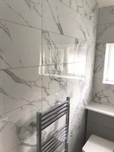 Marble vein tiles with porcelanosa tiled floor, shale grey vanity 