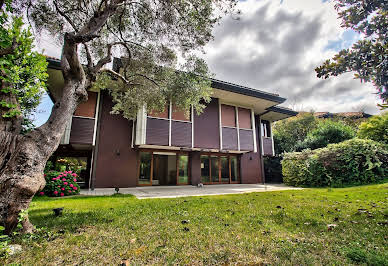 House with pool and garden 7