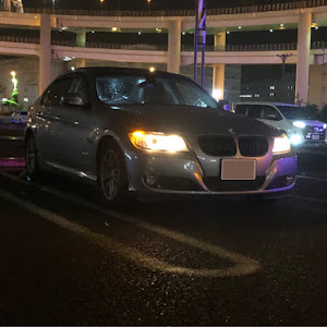 320i