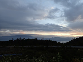 右から鉢盛山・鎌ヶ峰・乗鞍岳（雲の中）など