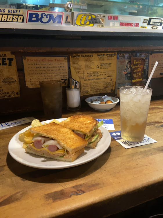 ウェイクのランチ・UKカフェ・サンドイッチ・ブーツ・オニツカタイガーに関するカスタム事例の投稿画像2枚目