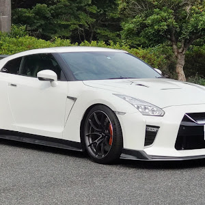 NISSAN GT-R