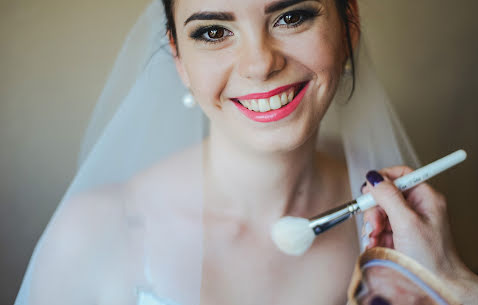 Fotógrafo de casamento Violetta Careva (carevaviola). Foto de 3 de julho 2017