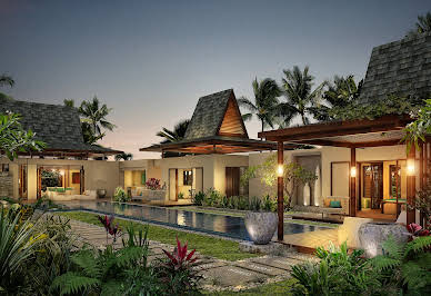 Villa with pool and garden 13