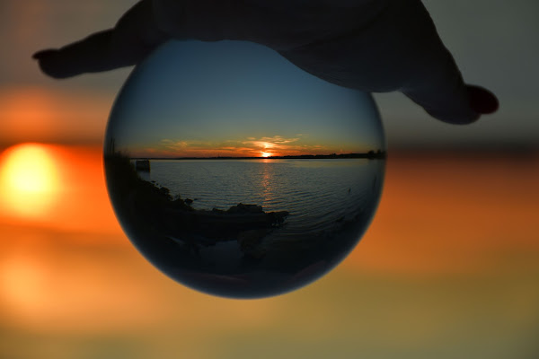 Tramonto in una sfera, come sarà il futuro di Taranto. di Erminio