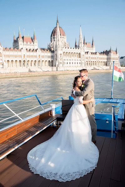 Wedding photographer Dóra Mező (hangulatkep). Photo of 21 January 2019