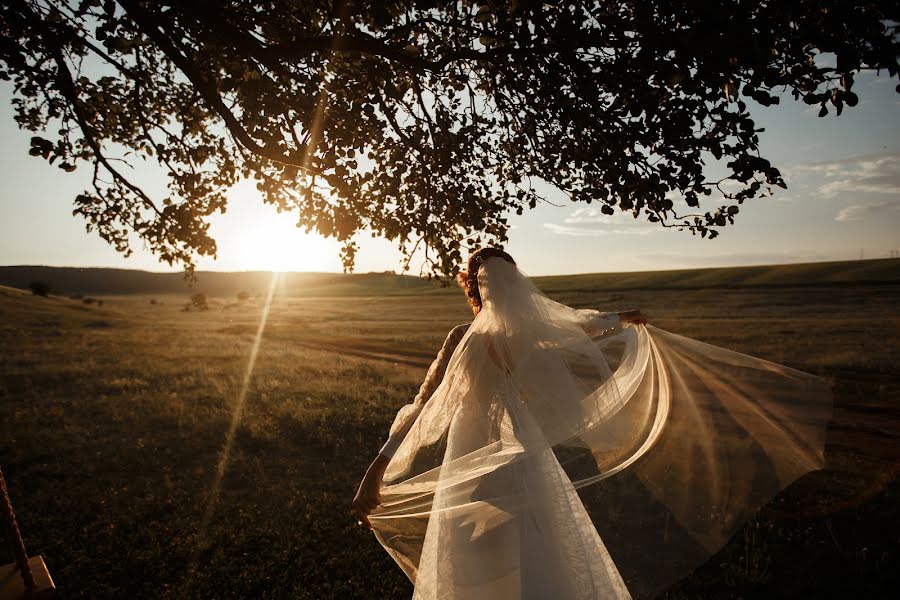 Wedding photographer Irina Bakhareva (irinabakhareva). Photo of 21 December 2021