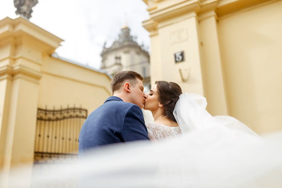 結婚式の写真家Yuliya Storozhinska (id31957517)。2019 6月1日の写真