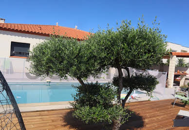 Maison avec piscine et terrasse 10