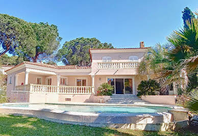 Villa with pool and terrace 10