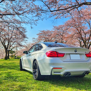 M4 クーペ F82