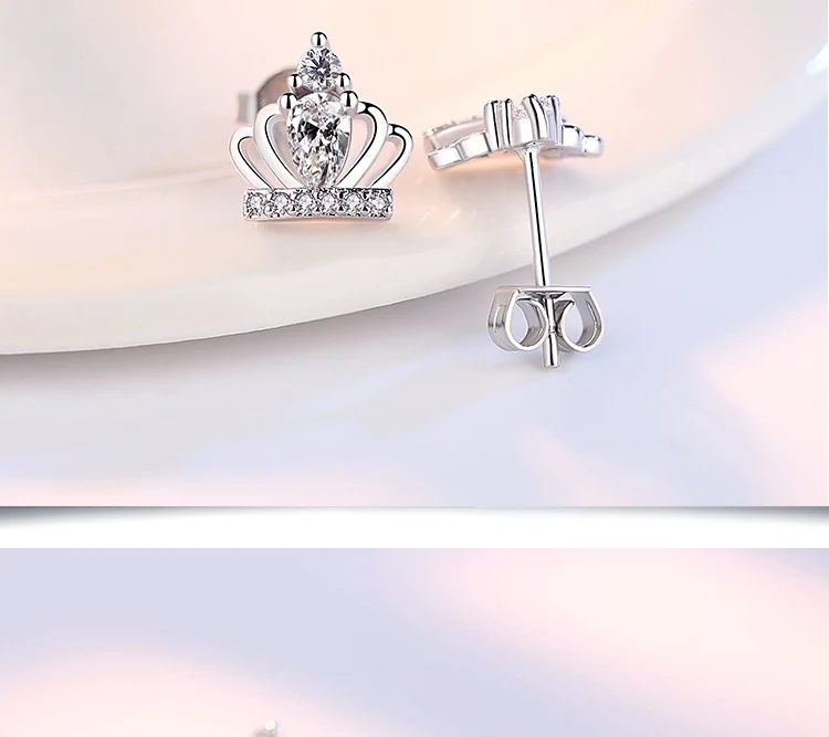Boucles d'oreilles clous couronne Lady Princess, pour une touche royale et élégante. Parfaites pour ajouter de l'éclat à votre look quotidien.