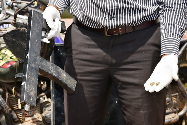 A cop displays a homemade gun and the two rounds of ammunition recovered from the thugs who were gunned down by police in Nyacaba, Juja subcounty on Wednesday morning.