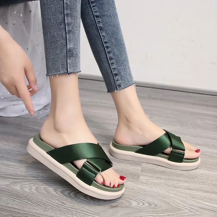 Vielseitige Studenten-Plateausandalen für jeden Look. Bequem, stilvoll und perfekt für den Alltag. Dein perfekter Begleiter!