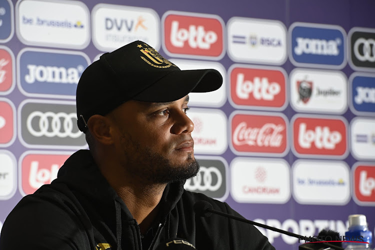 📷 Vincent Kompany est sorti du bus pour discuter avec les supporters liégeois