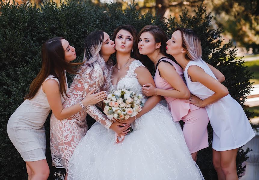 Fotografo di matrimoni Irina Ponomarenko (ponomart). Foto del 7 dicembre 2018