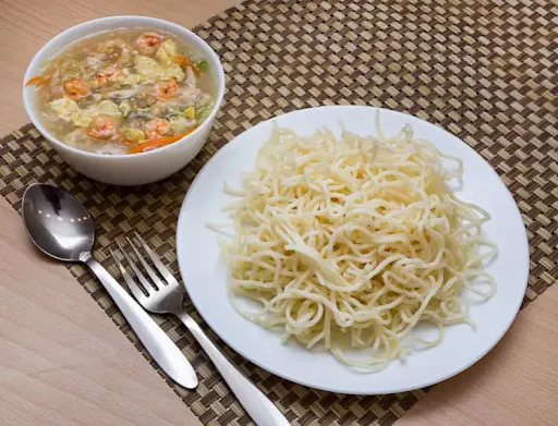 Egg,Chicken & Prawn Gravy Noodles