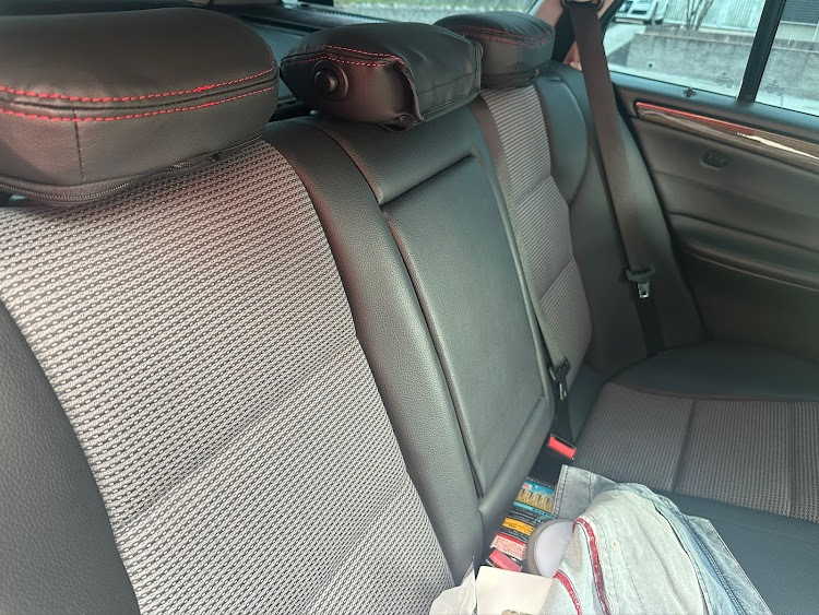 Cクラス ステーションワゴンのW204 C63 AMG・シートカバー取付・故障警告灯・わからない・釣りバカボウズwithモータースポーツに関するカスタム事例の投稿画像4枚目
