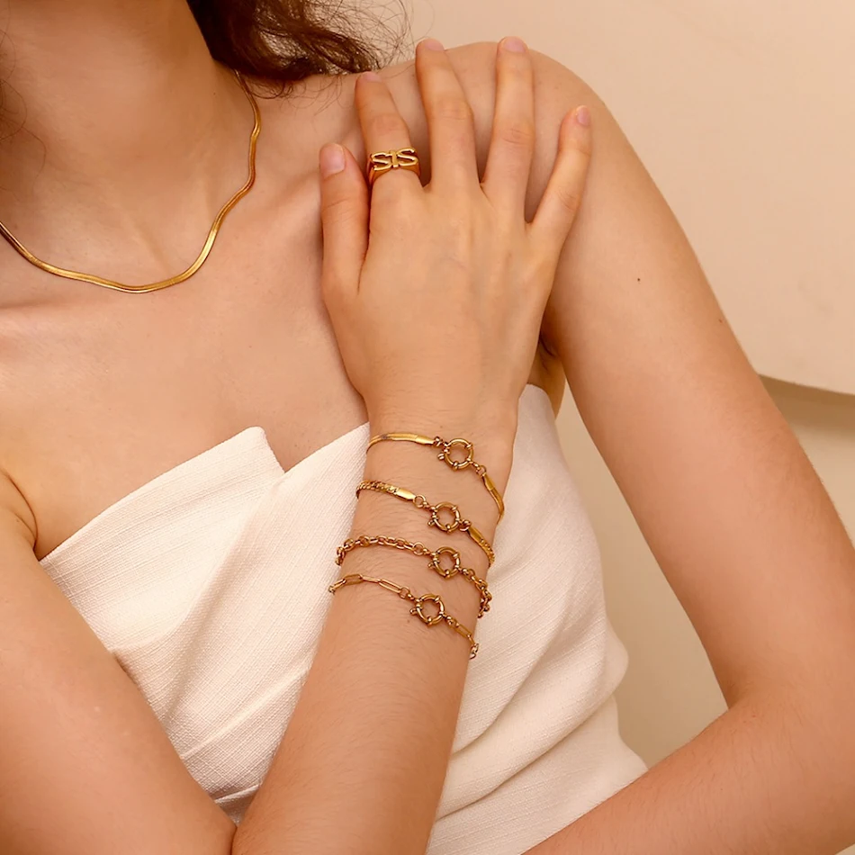 Chaîne simple tendance européenne et américaine, acier inoxydable, plaqué or 18K, fermoir fronde, bijou femme.