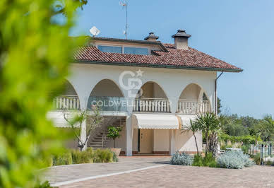 Villa avec piscine et terrasse 4