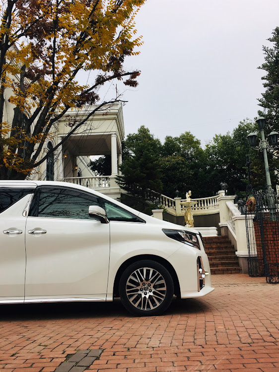 アルファードのブリティッシュスタイル・結婚式場・無加工スマホ撮り・iPhone6sに関するカスタム事例の投稿画像2枚目