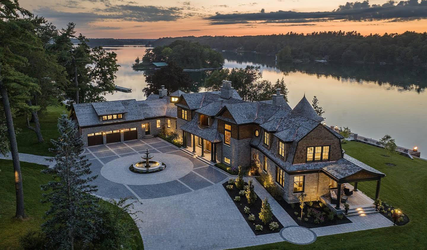 House with garden and terrace Gananoque